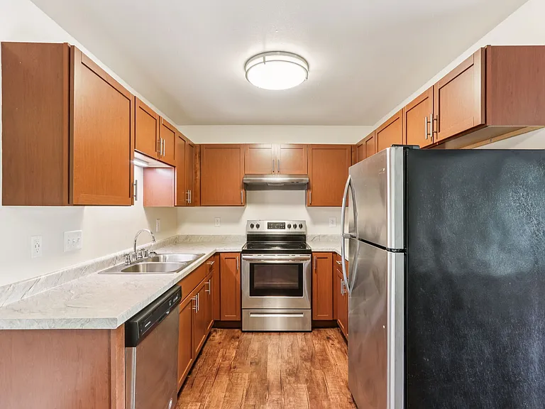 Woodfield Heights Apartments — Photo 43