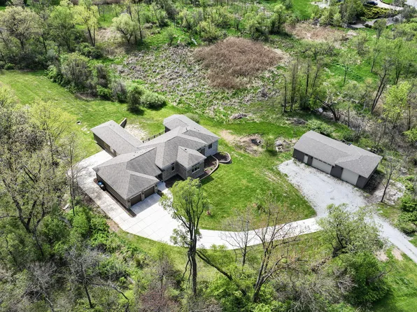 11700 Westvalley Dr, Crown Point, IN 46307