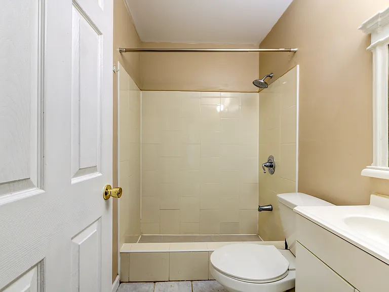 655 Lexington Park — Photo 20