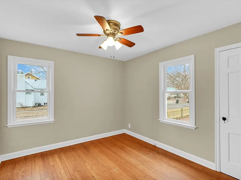 502 E Washington St — Photo 15