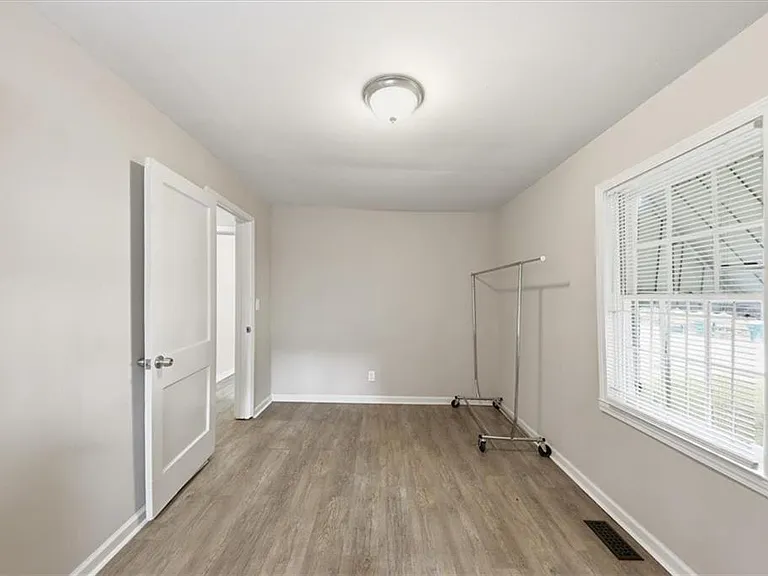 154 Lawton St SW — Photo 21