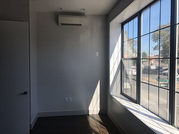 4th image of 448 Howard Ave #2