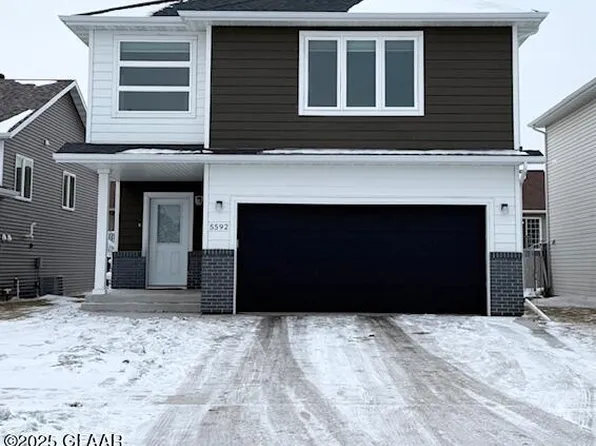 5592 Lou Ann St, Grand Forks, ND 58201