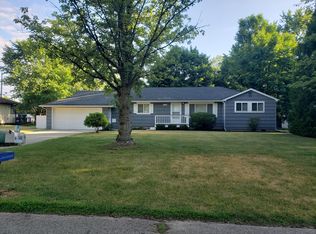 5790 Berkley Dr, Waterford, MI 48327