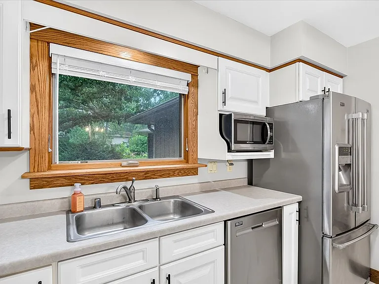 18 Cathy Ct — Photo 16