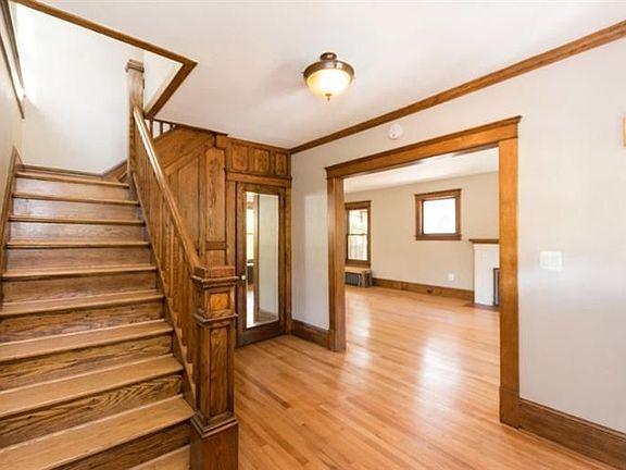 4th image of 1109 Woodlawn Ave
