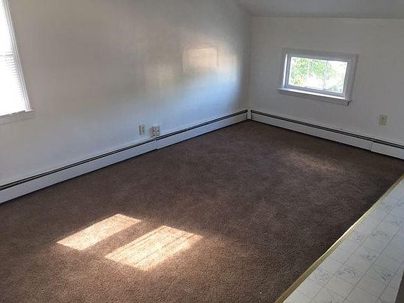 4th image of 143 Clinton St APT 5