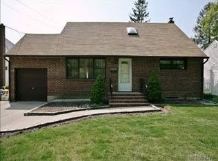 58 Hillside Ln, Syosset, NY 11791