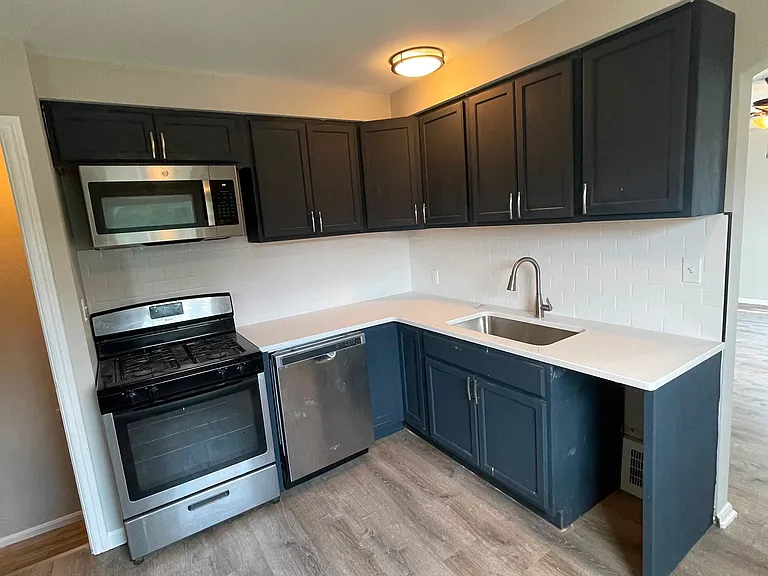 2910 Brookdale Ave — Photo 2