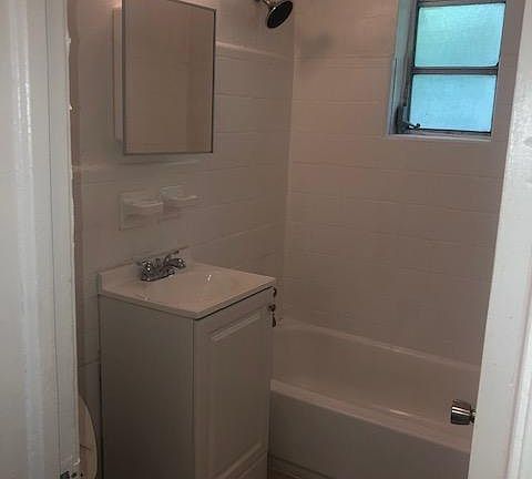 5th image of 727 Lenox Ave APT 6
