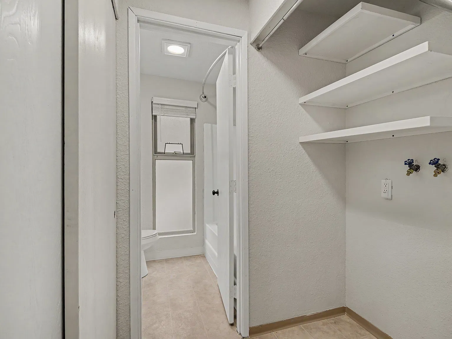 2 bed, 1.5 bath, 1057 sqft, $1,900 — Photo 3