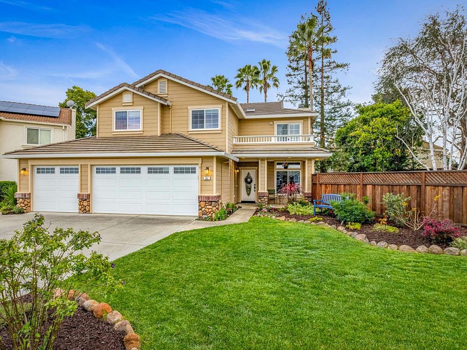 1st image of 352 La Vela Ct