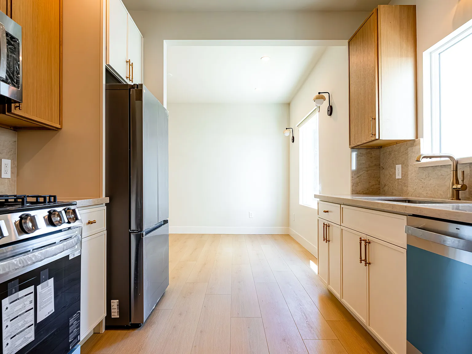 3 bed, 1250 sqft, $4,295 — Photo 3