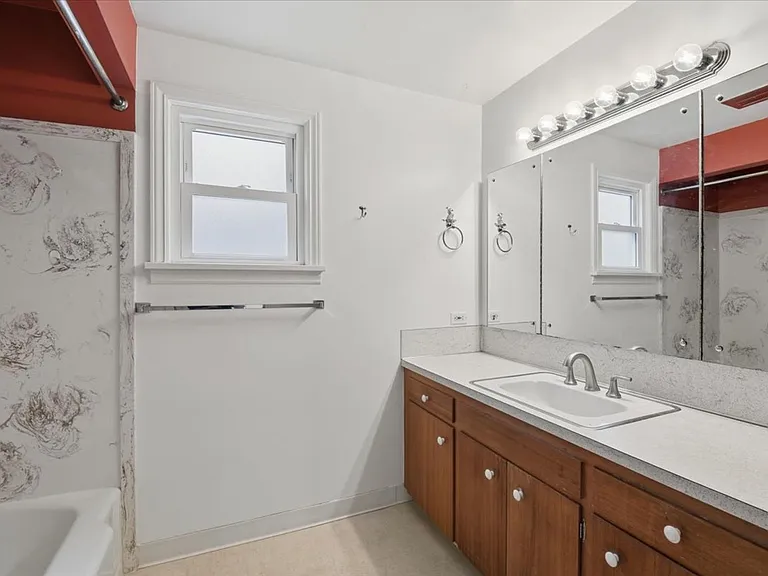 3733 SW Webster St — Photo 10