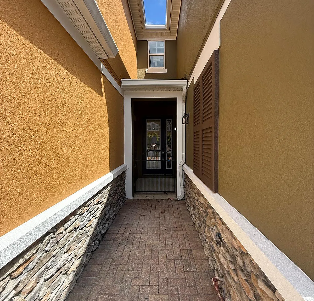 3 bed, 2.5 bath, 1407 sqft, $2,280 — Photo 2