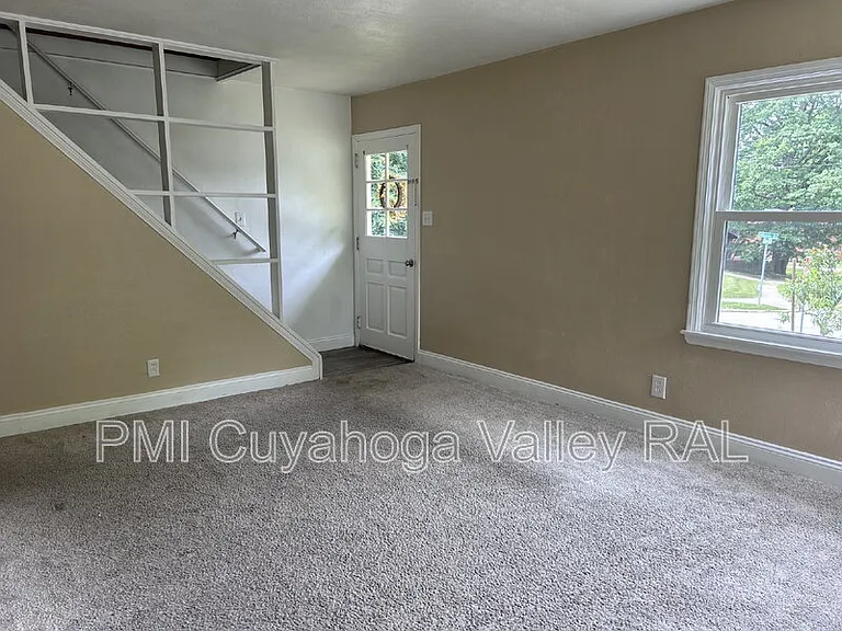 2364 Suncrest Dr — Photo 1