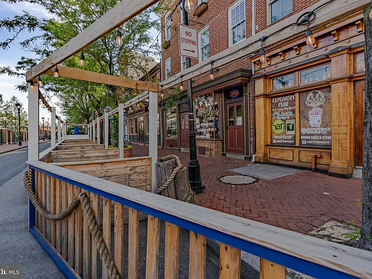 803 S Bond St — Photo 39