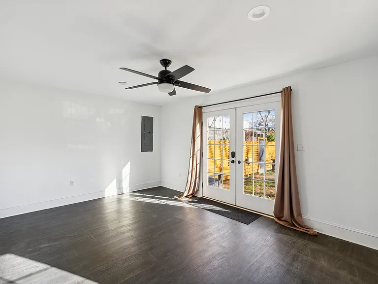 113 S Laurel St #A — Photo 17