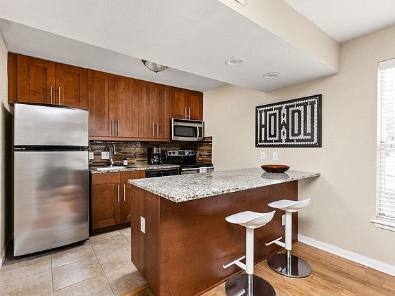 4th image of 7685 Northcross Dr Unit 1006