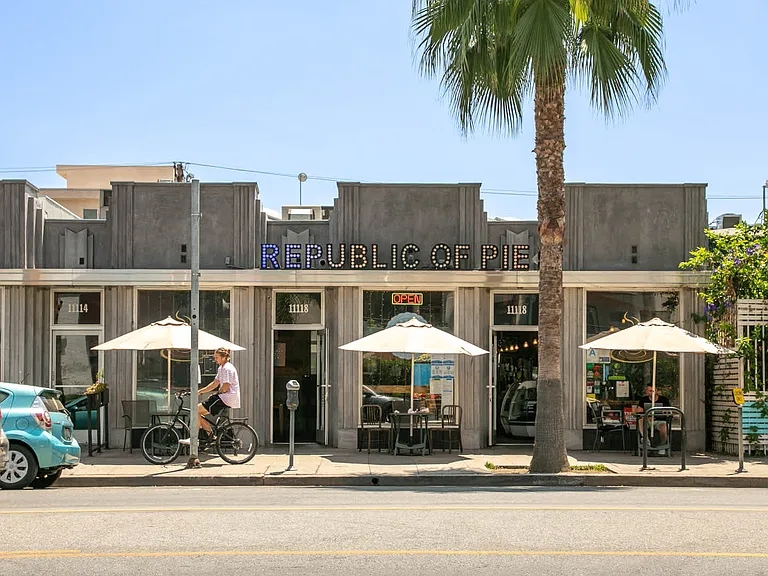 Some of North Hollywood's must-visit cafe's are just a few steps away, on Magnolia Boulevard.