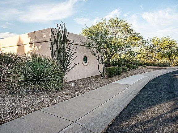 4th image of 2524 E Carol Ave