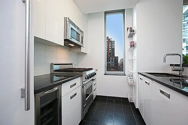 Sold by Kingstone Realty Inc | media 1