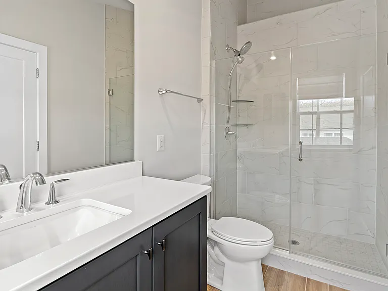 Master Bath (3rd Floor)