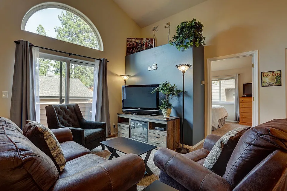 2 bed, 940 sqft, $1,925 — Photo 4