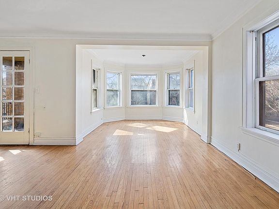 3rd image of 1328 W Greenleaf Ave Unit 1
