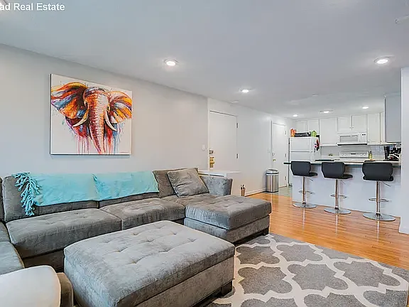1077 Chestnut St #7 — Photo 1