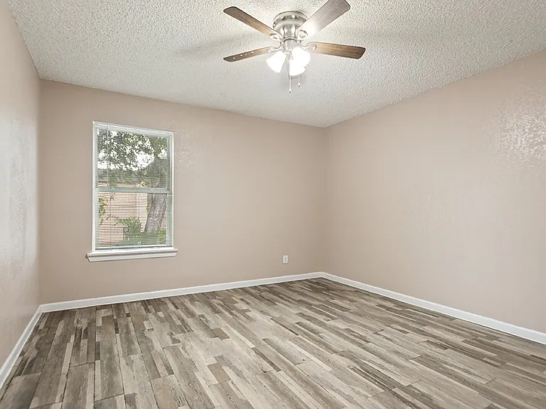 4555 Altamesa Blvd — Photo 17