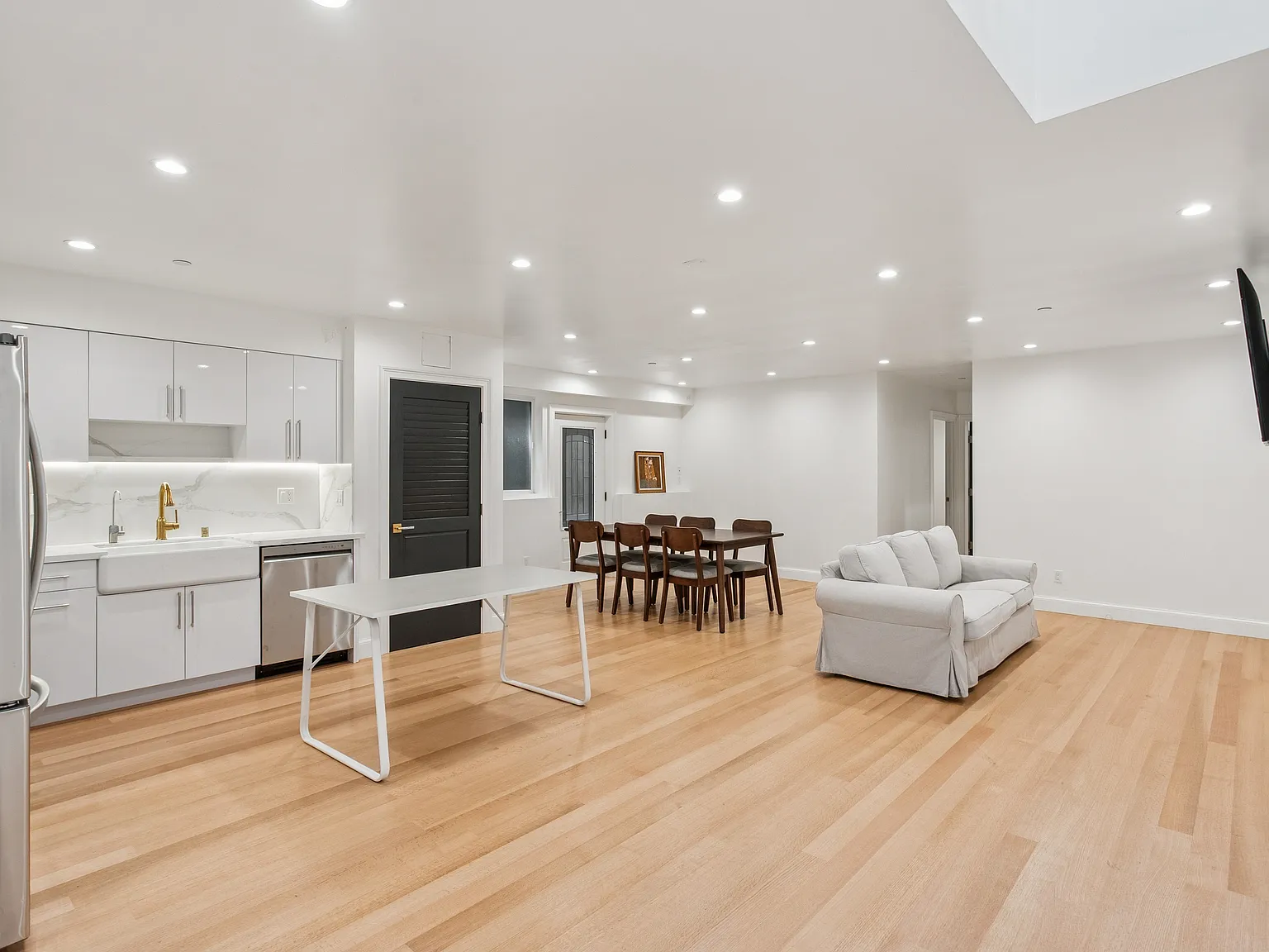 3 bed, 1550 sqft, $8,900 — Photo 3