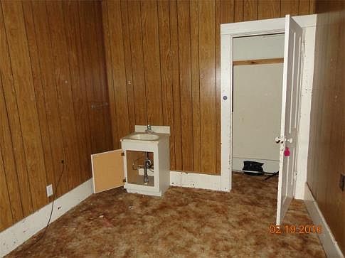 5th image of 615 Tilden St