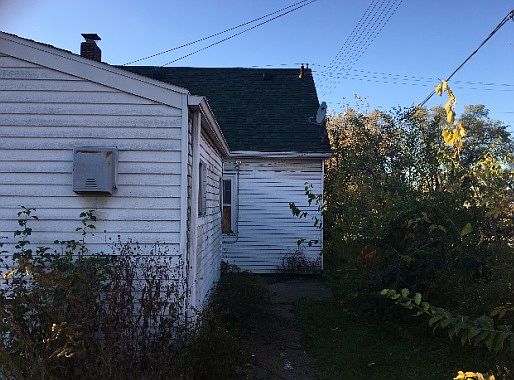 2nd image of 1019 Woodside Blvd