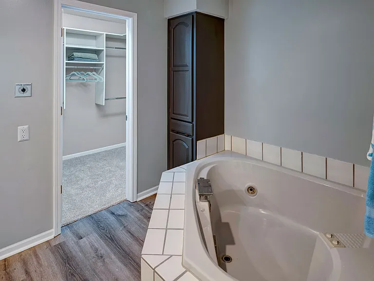 Parkhill Luxury Apartments — Photo 22