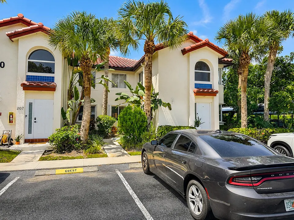 340 NW 67th St #108