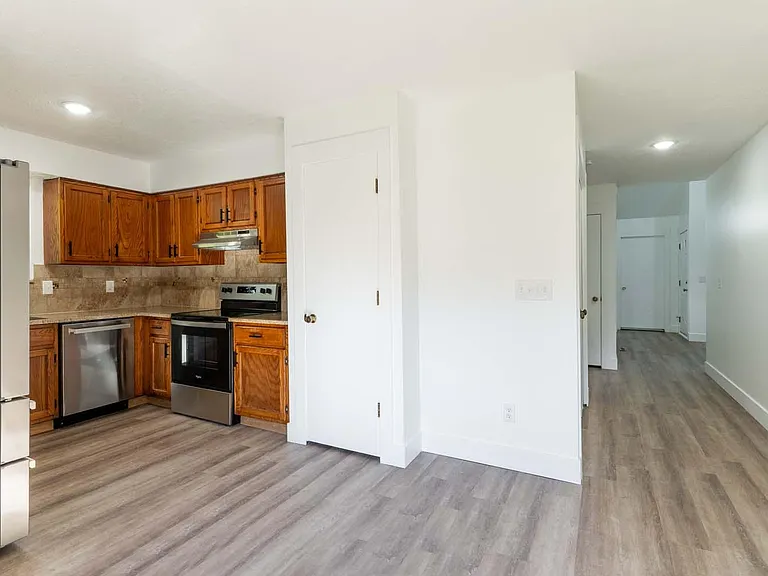 69 Groton Dr — Photo 14