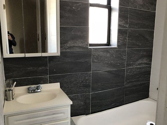 5th image of 738 E 21st St APT 4D