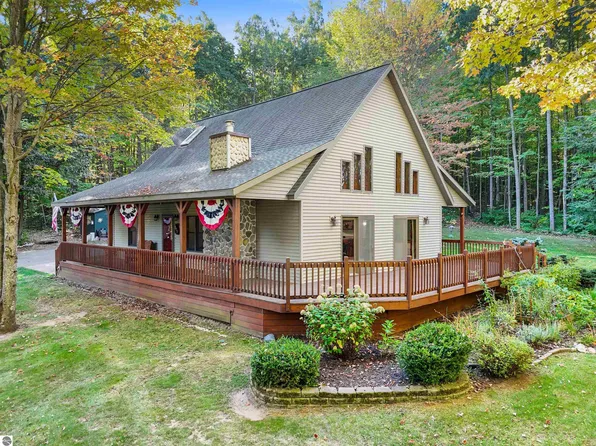 11333 W Cadillac Rd, Cadillac, MI 49601