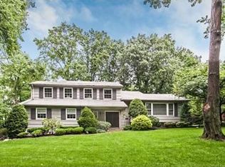 3 Darby Ter, Livingston, NJ 07039