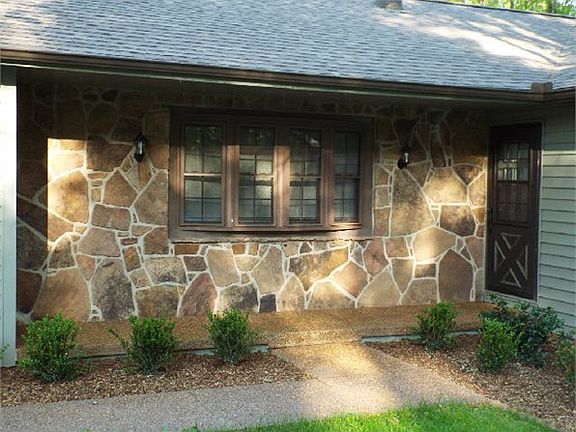 3rd image of 105 Hillindale Dr