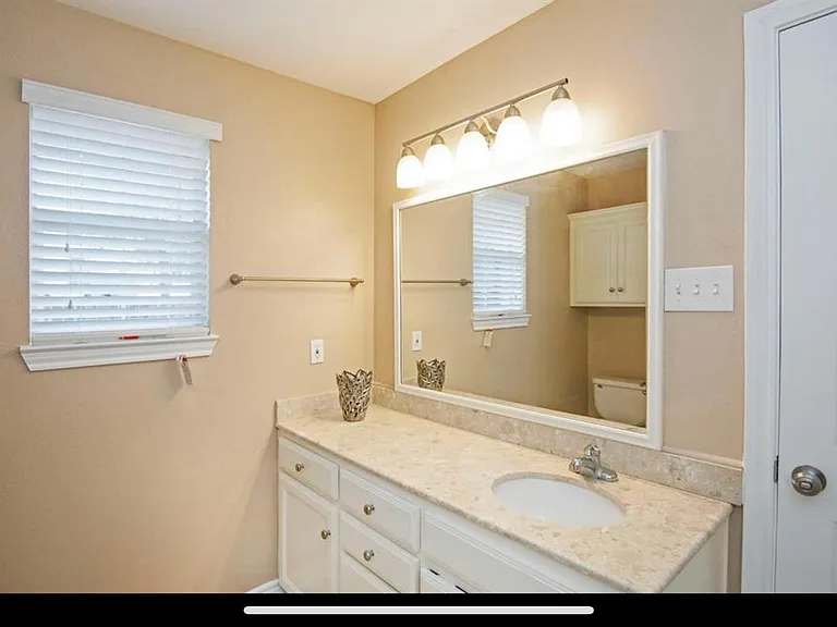206 Ridgeway Dr — Photo 2