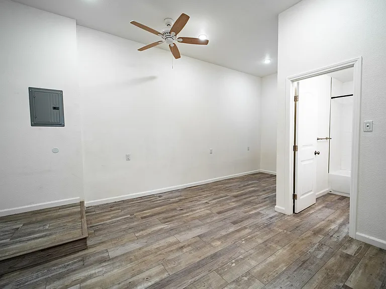 3853 Cherokee Ave #K — Photo 9