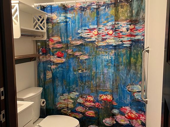 Bathroom with shower /tub