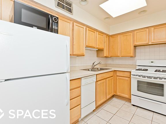 4th image of 1750 N Mohawk St #506SRE