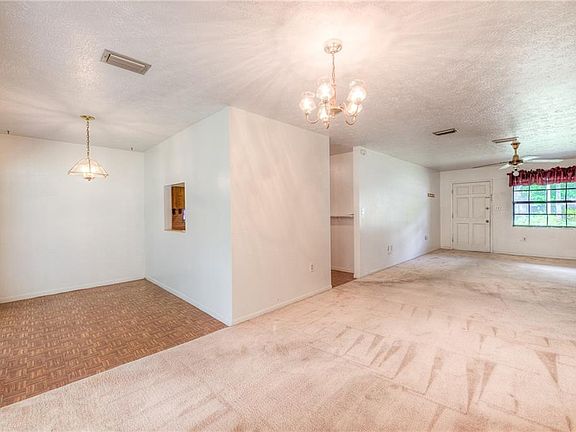4th image of 2114 W Barclay St
