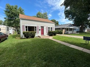 910 W Vine St, Champaign, IL 61821