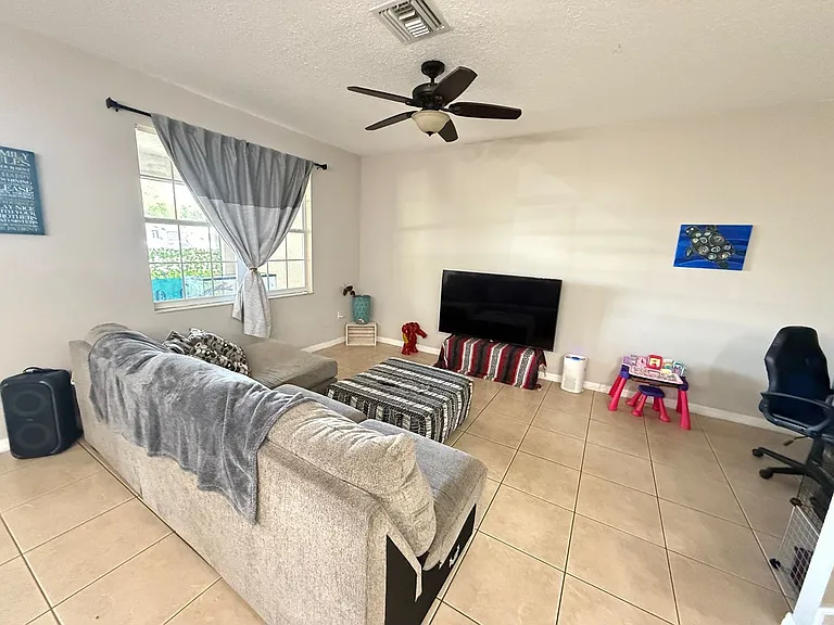 3421 Home Town Ln — Photo 8