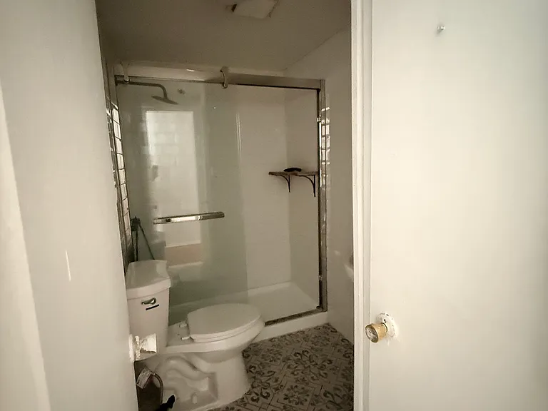 254 S 10th St #1-R — Photo 5