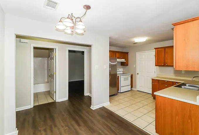 4326 Glenda Ln — Photo 4